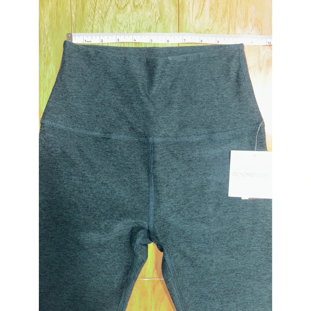 Beyond Yoga Caught in the Midi High Waist Medium Leggings NWT Dark Spruce Green